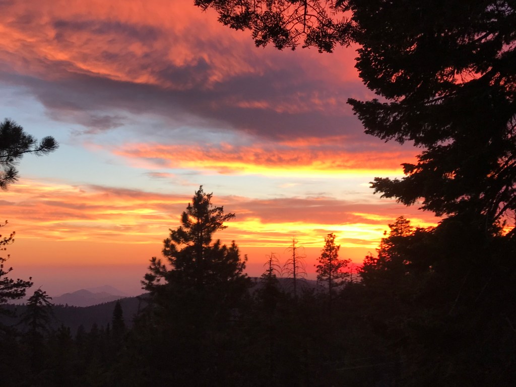 Sunset with pinks and oranges in Kings Canyon National Park